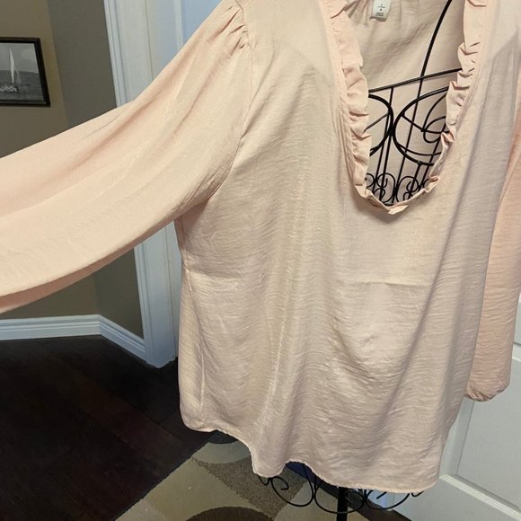 ๐ 3 for $45 Old Navy Pink Ruffle Neck Top EUC Size L - Picture 2 of 15